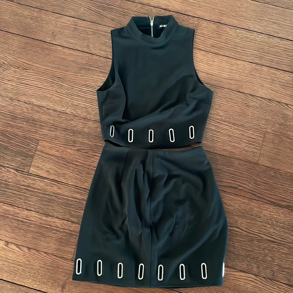 Cute two piece set! Skirt still has tags on it